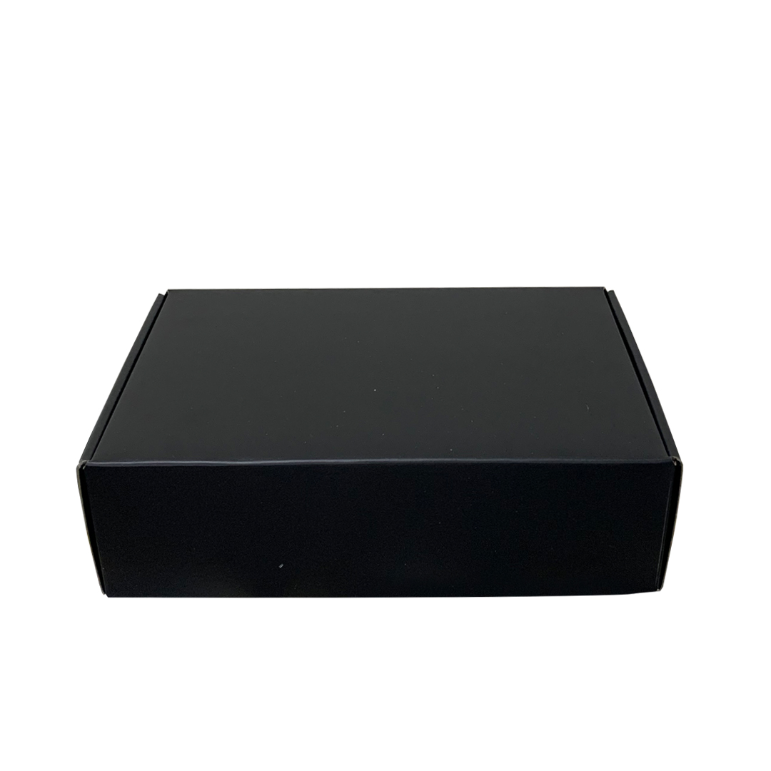 Schwarze E-Commerce-Box aus Wellpappe